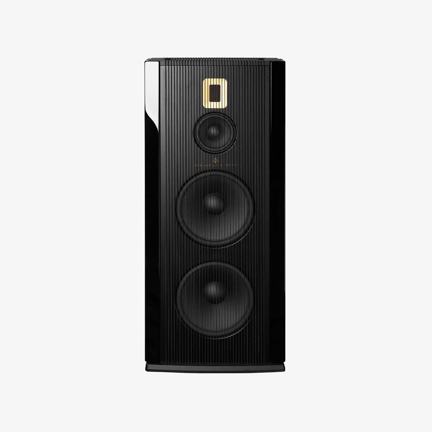 Enceinte Steinway Lyngdorf Model A en finition noire avec détails dorés.